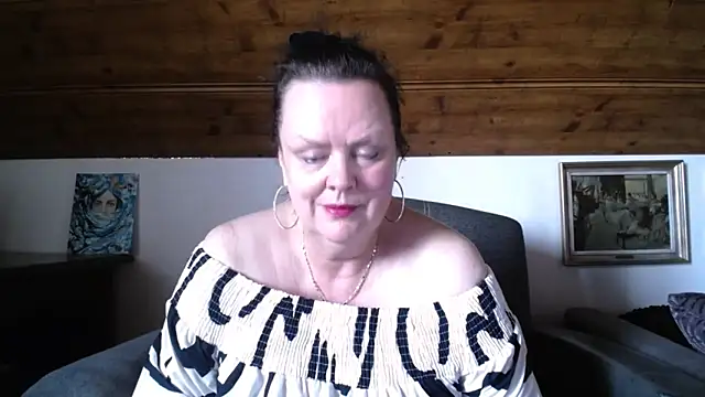 Snapshot of TiffanyMature chatting on June 9, 2026, 5:25 pm TiffanyMature online show from June 9, 2026, 5:25 pm