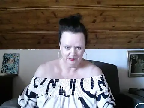 Snapshot of TiffanyMature chatting on July 21, 2026, 3:02 pm TiffanyMature online show from July 21, 2026, 3:02 pm