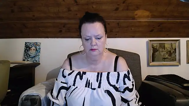 Snapshot of TiffanyMature chatting on July 31, 2026, 4:37 pm TiffanyMature online show from July 31, 2026, 4:37 pm