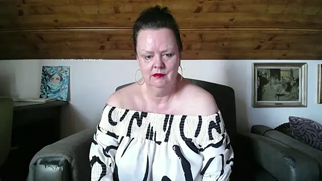 Snapshot of TiffanyMature chatting on July 4, 2026, 8:21 am TiffanyMature online show from July 4, 2026, 8:21 am