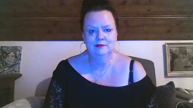 TiffanyMature online show from April 19, 2026, 8:11 pm