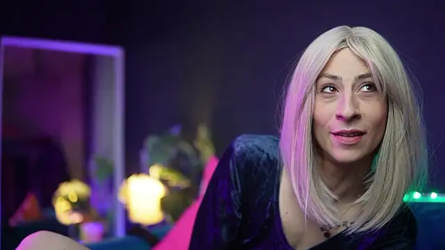 Snapshot of RubyRosa chatting on February 24, 2026, 10:43 pm RubyRosa online show from February 24, 2026, 10:43 pm