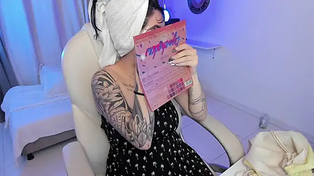 kurito  online show from November 12, 2025, 3:54 am