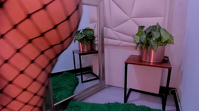 ValeriaJulio  online show from March 12, 2026, 1:11 am