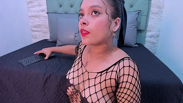 ValeriaJulio  online show from March 17, 2026, 12:35 am