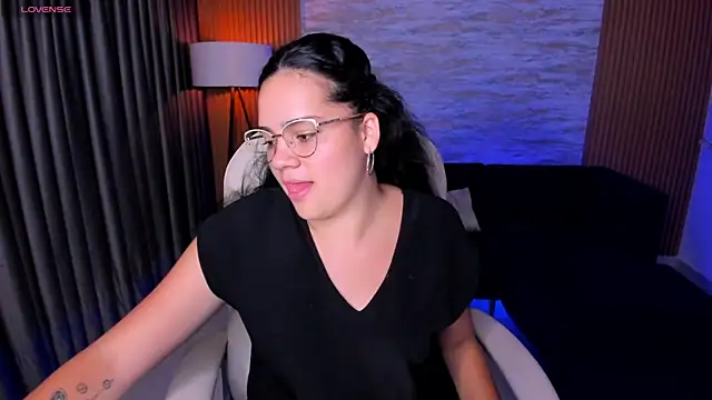 Snapshot of karlie_small chatting on July 18, 2026, 3:26 am karlie small online show from July 18, 2026, 3:26 am