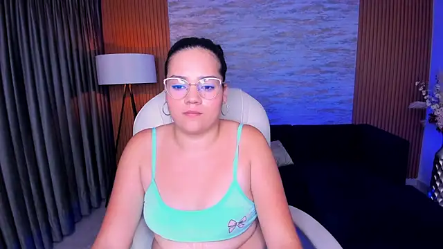 Snapshot of karlie_small chatting on July 15, 2026, 3:13 am karlie small online show from July 15, 2026, 3:13 am