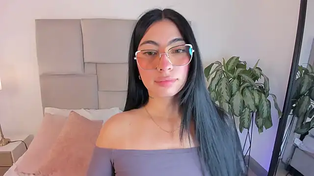 laurenn smith online show from September 24, 2025, 12:44 pm