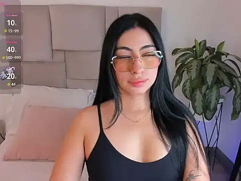 laurenn smith online show from September 30, 2025, 1:06 pm