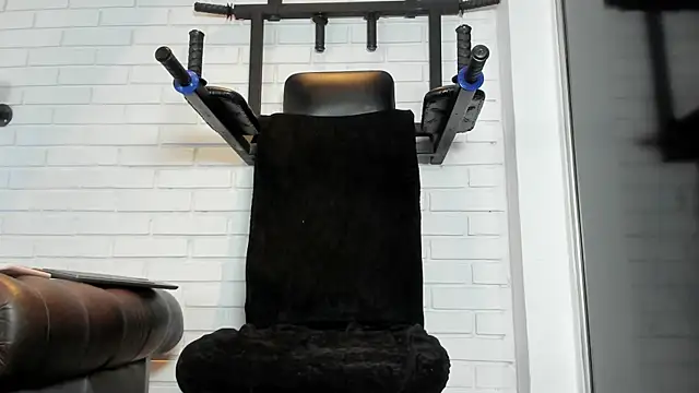 ItaloMoore online show from October 28, 2025, 12:48 pm