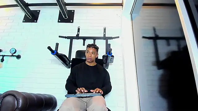 ItaloMoore online show from December 16, 2025, 12:09 pm