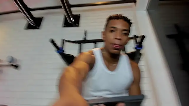 ItaloMoore online show from October 10, 2025, 12:17 pm