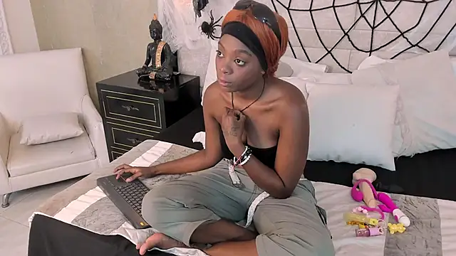 OliviaGarciaa online show from October 12, 2025, 8:32 pm