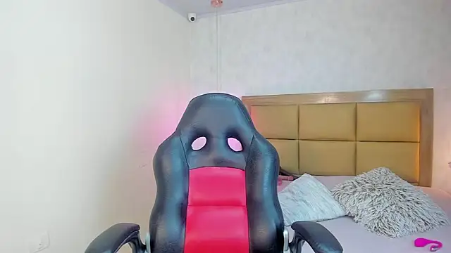 Snapshot of MELISSAROUGE chatting on February 26, 2026, 7:47 pm MELISSAROUGE online show from February 26, 2026, 7:47 pm