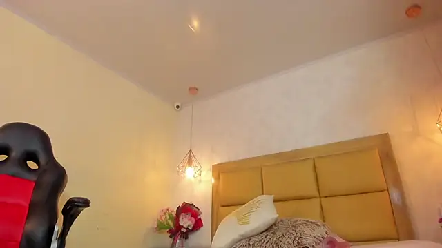 MELISSAROUGE online show from April 22, 2026, 7:42 pm