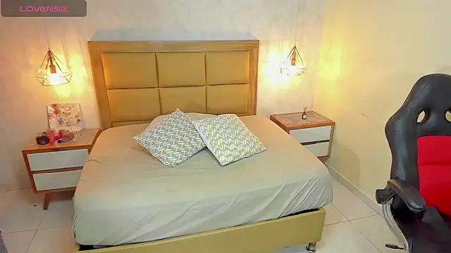 Snapshot of MELISSAROUGE chatting on October 31, 2025, 7:54 pm MELISSAROUGE online show from October 31, 2025, 7:54 pm