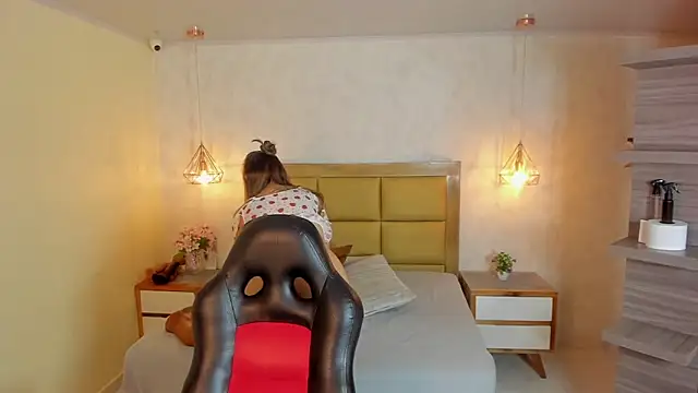 Snapshot of MELISSAROUGE chatting on June 14, 2026, 7:48 pm MELISSAROUGE online show from June 14, 2026, 7:48 pm