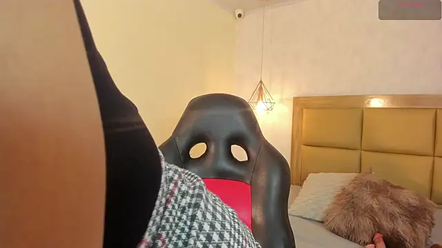 Snapshot of MELISSAROUGE chatting on July 27, 2026, 7:43 pm MELISSAROUGE online show from July 27, 2026, 7:43 pm