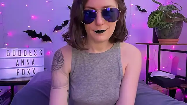 Snapshot of mistressannafoxx chatting on December 2, 2025, 10:11 pm mistressannafoxx online show from December 2, 2025, 10:11 pm