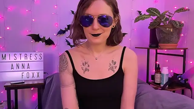 Snapshot of mistressannafoxx chatting on November 6, 2025, 9:52 pm mistressannafoxx online show from November 6, 2025, 9:52 pm
