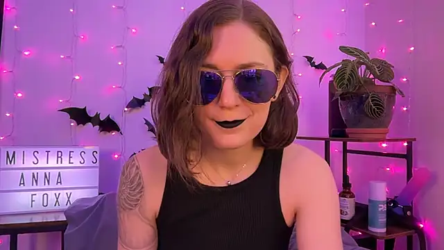 Snapshot of mistressannafoxx chatting on November 14, 2025, 10:13 pm mistressannafoxx online show from November 14, 2025, 10:13 pm