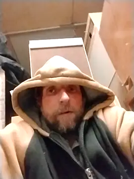 Snapshot of CatchyPart93 chatting on December 17, 2025, 2:05 am CatchyPart93 online show from December 17, 2025, 2:05 am