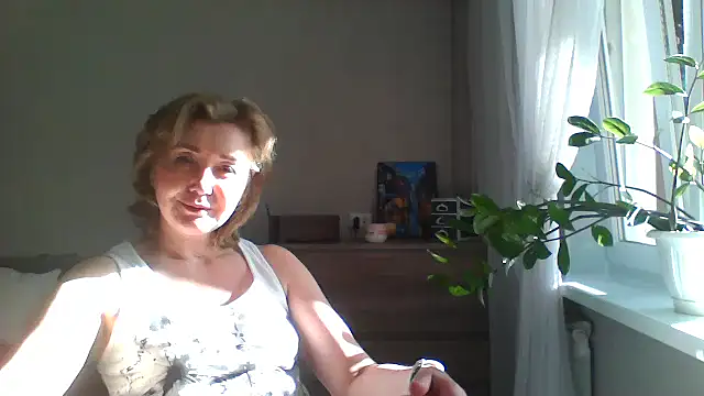 IrynaMolbertx online show from March 8, 2026, 1:03 pm