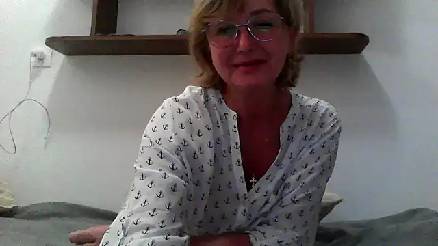 IrynaMolbertx online show from September 24, 2025, 7:42 pm