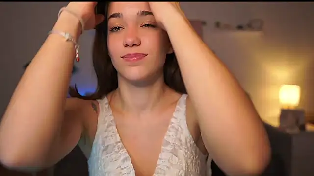 kissie cat online show from October 10, 2025, 1:12 pm