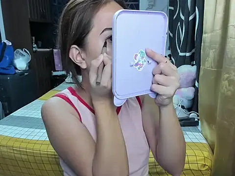 Snapshot of Soft_Angel8 chatting on November 14, 2025, 1:37 pm Soft Angel8 online show from November 14, 2025, 1:37 pm