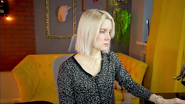 Snapshot of BethanyCloud chatting on February 17, 2026, 5:27 am BethanyCloud online show from February 17, 2026, 5:27 am