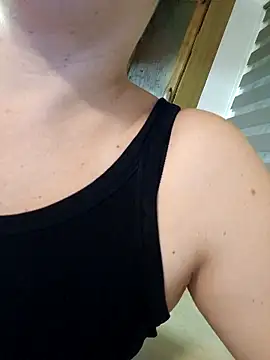 Snapshot of Amandda_ chatting on October 11, 2025, 4:08 pm Amandda online show from October 11, 2025, 4:08 pm