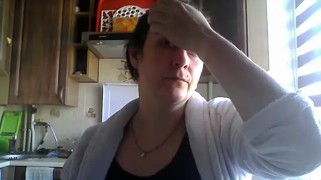 Snapshot of Amandda_ chatting on November 1, 2025, 8:19 am Amandda online show from November 1, 2025, 8:19 am