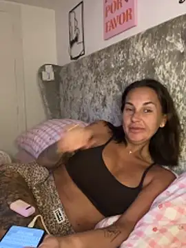 Rosieredxox online show from May 19, 2026, 6:09 am