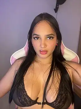 Snapshot of Andrea-Lu chatting on October 11, 2025, 1:50 am Andrea-Lu online show from October 11, 2025, 1:50 am