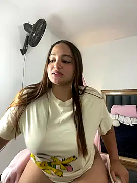 Snapshot of Andrea-Lu chatting on September 30, 2025, 2:39 am Andrea-Lu online show from September 30, 2025, 2:39 am