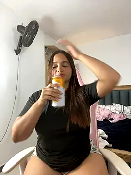 Snapshot of Andrea-Lu chatting on October 1, 2025, 3:00 am Andrea-Lu online show from October 1, 2025, 3:00 am