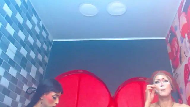 julessxcharlotte online show from December 20, 2025, 2:20 pm