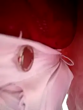 Mia-Glow online show from March 4, 2026, 1:41 pm