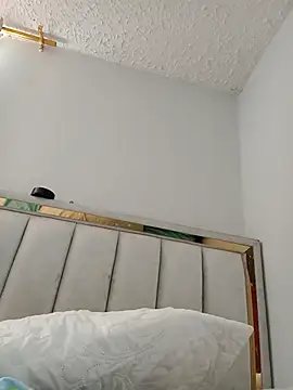 vanesa51 online show from September 22, 2025, 1:28 pm