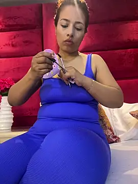 Snapshot of VictoriaFerro chatting on July 4, 2026, 12:43 pm VictoriaFerro online show from July 4, 2026, 12:43 pm