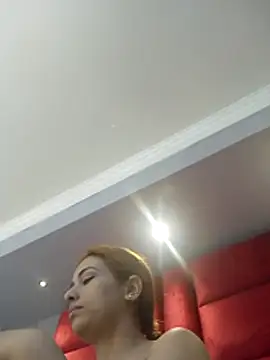 Snapshot of VictoriaFerro chatting on December 14, 2025, 12:33 pm VictoriaFerro online show from December 14, 2025, 12:33 pm