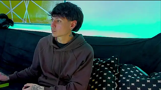 Snapshot of Dioniso_guy8 chatting on April 1, 2026, 8:39 pm Dioniso guy8 online show from April 1, 2026, 8:39 pm