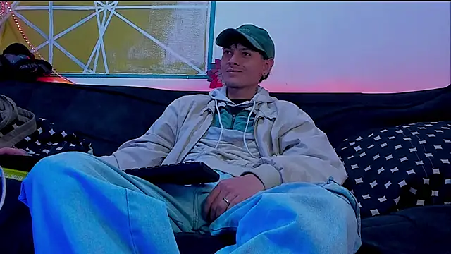 Snapshot of Dioniso_guy8 chatting on April 2, 2026, 8:59 pm Dioniso guy8 online show from April 2, 2026, 8:59 pm