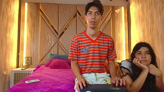 Snapshot of Couplex_xxx chatting on November 7, 2025, 1:32 am Couplex xxx online show from November 7, 2025, 1:32 am