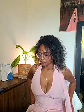 Snapshot of BiiancaEstradaa chatting on May 29, 2026, 9:43 pm BiiancaEstradaa online show from May 29, 2026, 9:43 pm