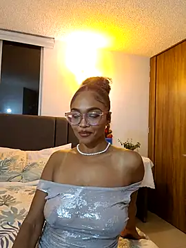 Snapshot of BiiancaEstradaa chatting on June 7, 2026, 12:49 am BiiancaEstradaa online show from June 7, 2026, 12:49 am