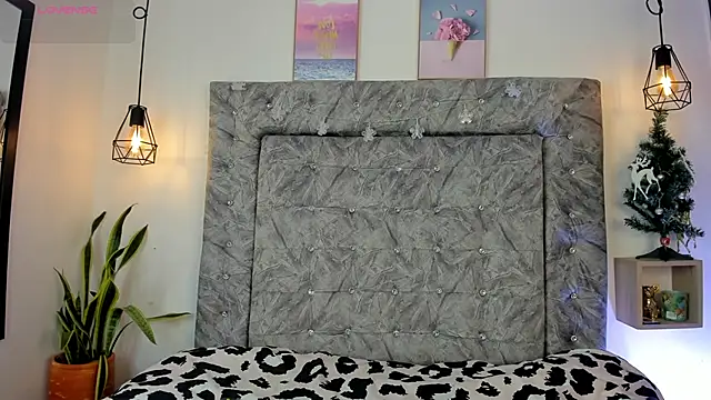 Seraphyne666 online show from November 27, 2025, 7:25 pm