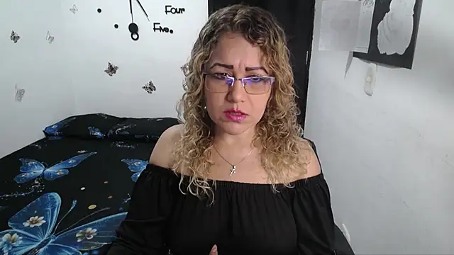 Snapshot of Skarleth_Diaz chatting on May 7, 2026, 4:28 am Skarleth Diaz online show from May 7, 2026, 4:28 am