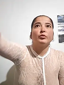 Ainaraazul online show from December 17, 2025, 3:28 pm